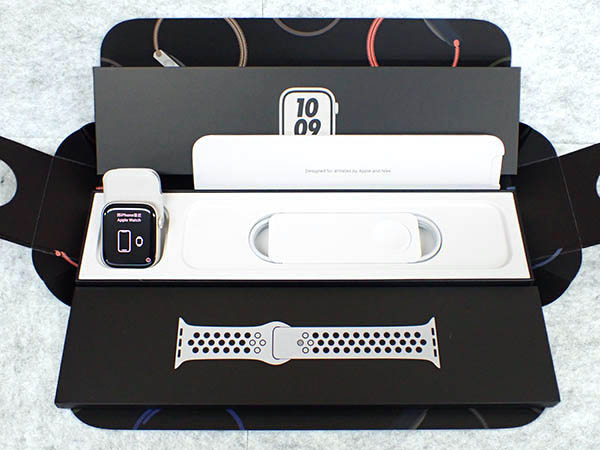 新品 未使用】Apple Watch Nike Series 7 GPS + Cellular 45mm ...