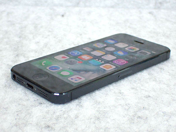 中古】au iPhone 5 16GB ブラック＆スレート ME039J/A 制限〇 一括購入 