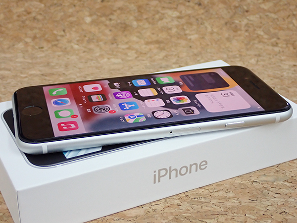 【中古 美品】SIMフリー 楽天モバイル iPhone SE 第2世代 64GB ホワイト MHGQ3J/A バッテリー最大容量100％ 制限