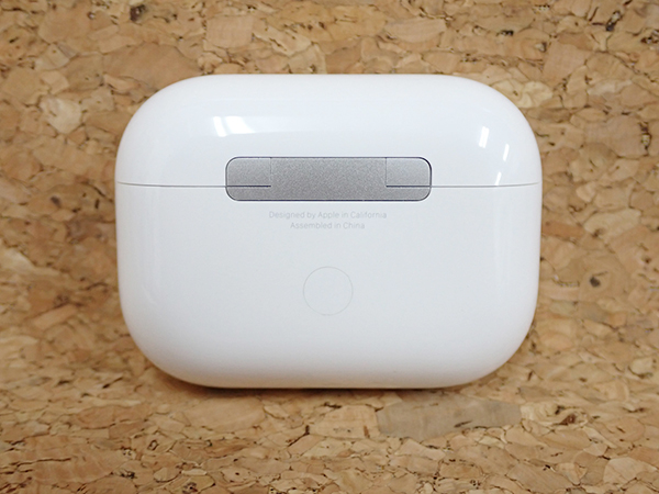 中古 良品】Apple 純正 AirPods Pro 第2世代 MQD83J/A 本体 付属完品 JAN:4549995361957 /  iPhone・スマホの中古販売 大阪梅田・本町｜ウルモバイル